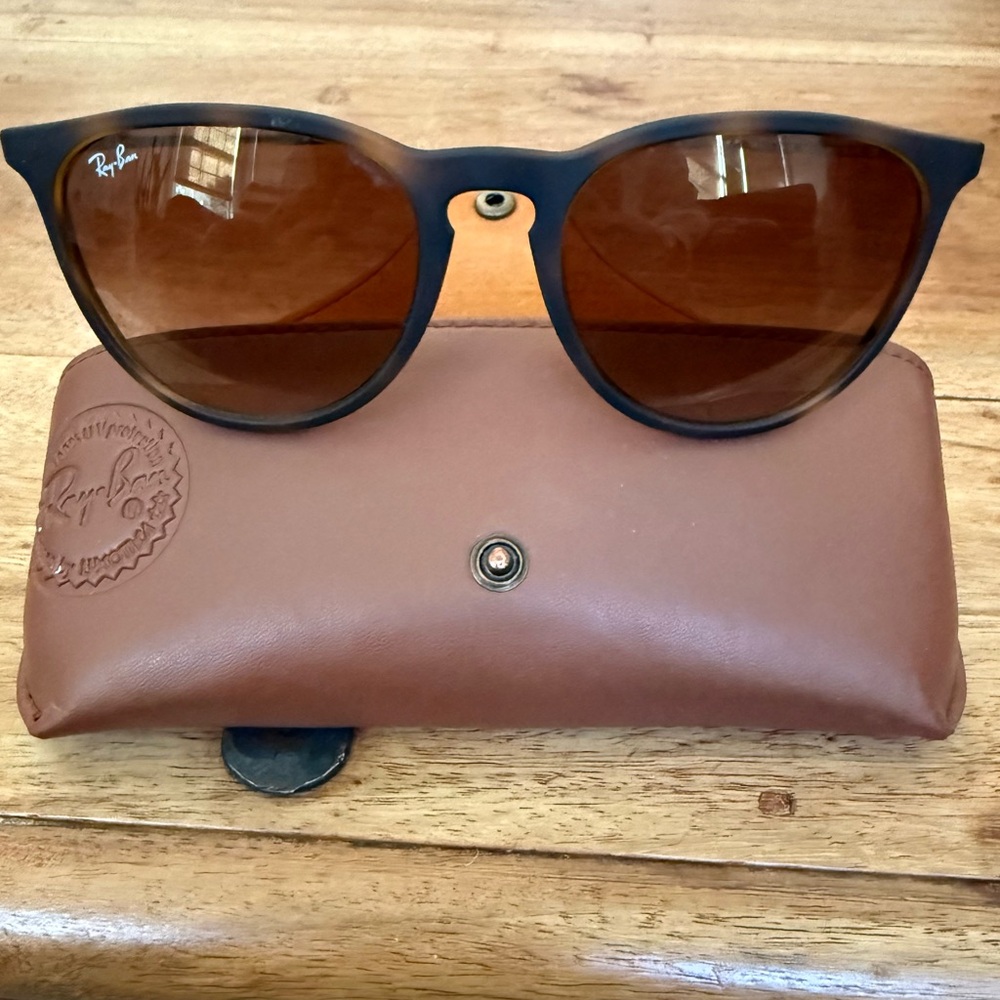Ray-Ban Tortoiseshell Round Erika Sunglasses - Brown Gradient Lenses - Picture 6 of 10